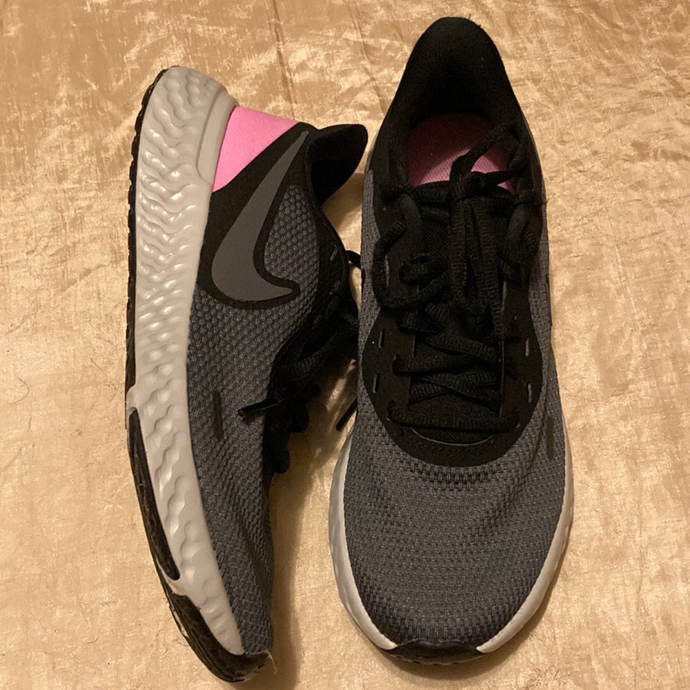 Nike Revolution 5 Psychic Pink